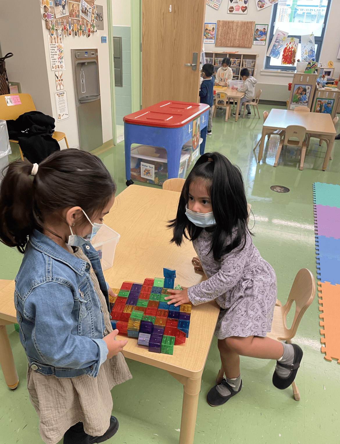 students playing with plastic blocks